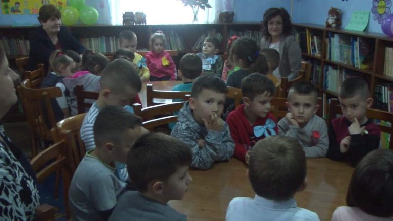 Dita e 1 Qershorit, Biblioteka Mat pret fëmijët e kopshtit nr. 3