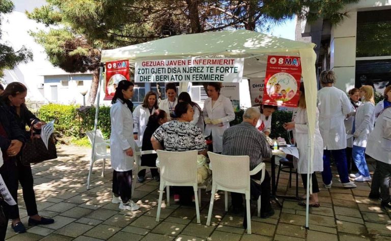 Java e infermierit, stafi i spitalit “Xhavit Mara” zhvillon vizita falas
