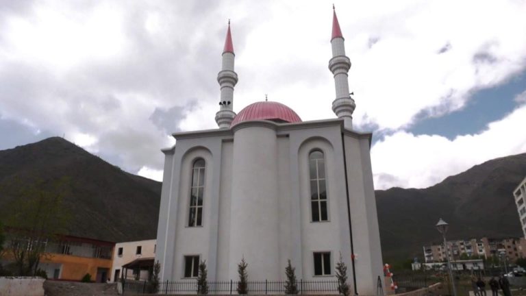 Bulqizë, inagurohet xhamia “Ebu Hanife”