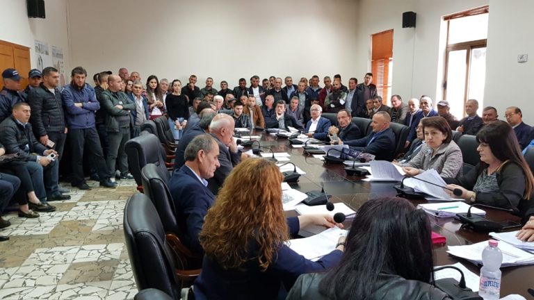 Mat, këshilli bashkiak nuk miraton kërkesën e MTM për heqje nga fondi pyjor e kollusor në Qashtamë
