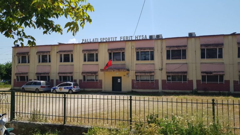 Lajm i fundit/ Burrel, policia merr në mbrojtje KZAZ 16