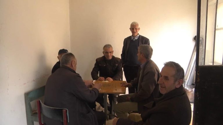Lënia në harresë. Ish minatorët: “Qeveritë po tallen me ne, do të hyjmë në grevë urie”