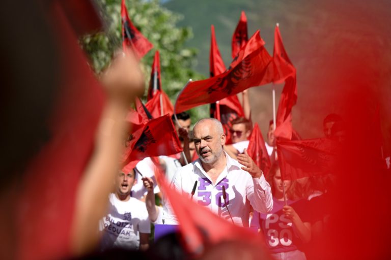 Peshkopi/Rama sulmon Metën sërish: Vendimi i tij konflikt-nxitës