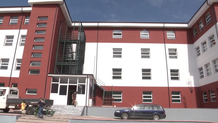 Rikonstruktohet shkolla “Shefqet Tançi” në Bulqizë, mësimi nis në ambjente të reja