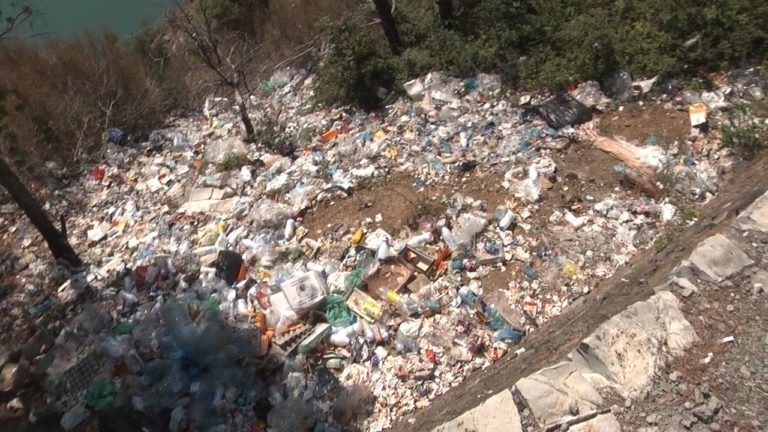 Lugina e Shkopetit vazhdon të ndotet