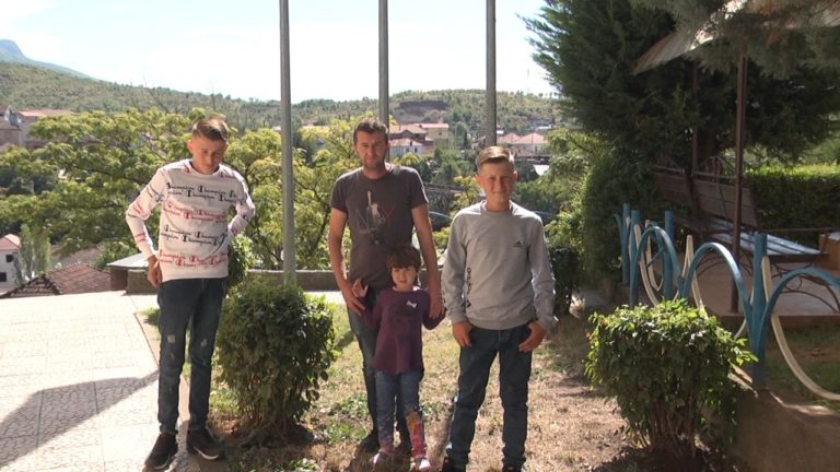 Dibër, dy fëmijë të kthyer nga emigracioni mbeten pa shkollë