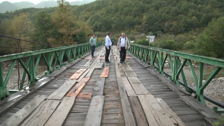 Klos, Bashkia ndërhyn në urën e Darsit (ish pazari i vjetër)