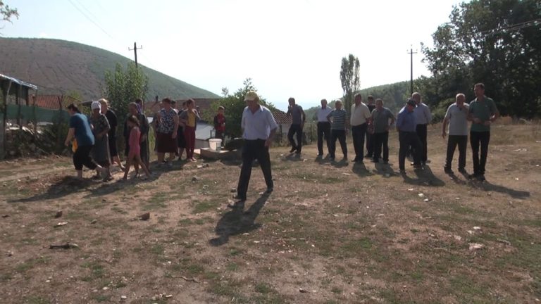 Bulqizë, banorët protestë për ujin e pijshëm