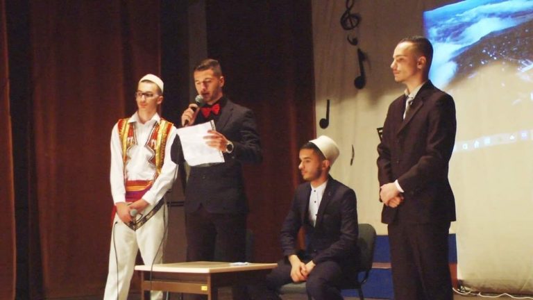 Gjimnazi “28 Nëntori” festë për 28 – 29 Nëntorin