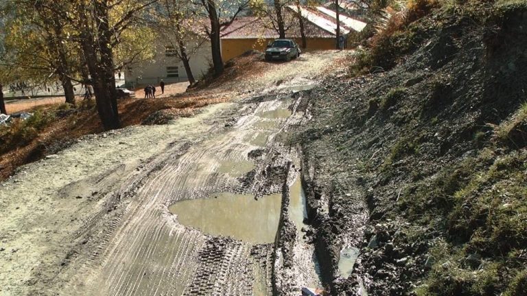 Rruga kryesore e Xibrit rrezik për përdoruesit e saj