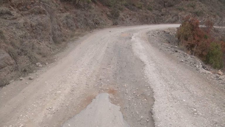 Rruga e Zonës D në Bulqizë gati e pakalueshme