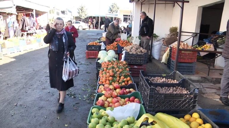 Bulqizë, tregu në kushte skandloze, tregtarët: ka rënë fuqia blerëse