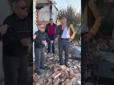 ‘Qepe gojën’, Shoqëruesi i Metës kërcënon të prekurin nga tërmeti’, reagon Presidenca: Turp për këtë gazetari të mjerë (VIDEO)