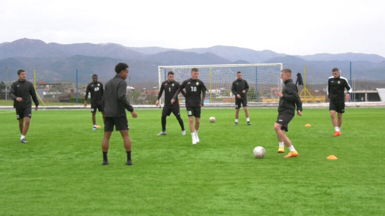 Futboll / Të dielën në “Liri Ballabani”, Burreli vs Flamurtari