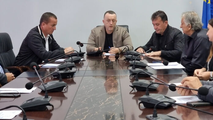 KRYEBASHKIKU MALAJ ME FERMERËT