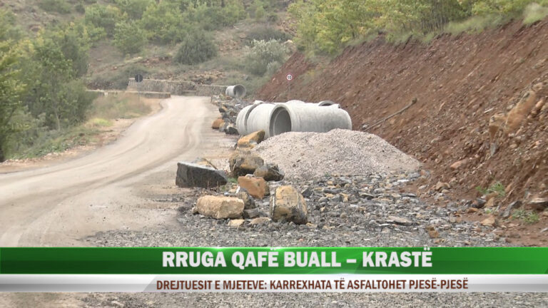 Qaf Buall – Krastë, drejtuesit e mjeteve presin përfundimin e punimeve