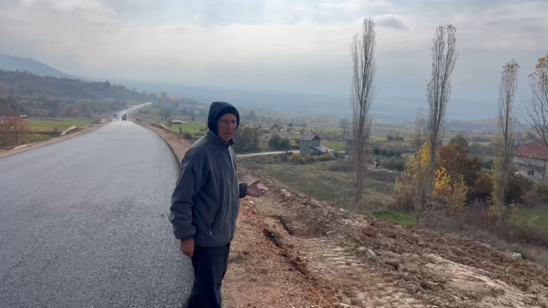 Dibër, banorët e Dovolani: Na kanë bllokuar hyrje-daljen me rrugën e Arbrit